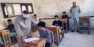 يؤدون امتحان التفسير، انتظام لجان القسم العلمي بالثانوية الأزهرية في الدقهلية دون شكاوى - المدينة برس
