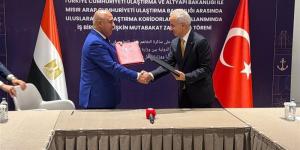 وزير النقل ونظيره التركي يوقعان مذكرة لتعزيز التعاون في مجال الممرات الدولية - المدينة برس
