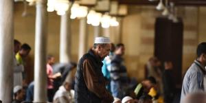 هل يجوز نهي المصلين عن الكلام أثناء خطبة الجمعة؟ الأزهر للفتوى يجيب - المدينة برس