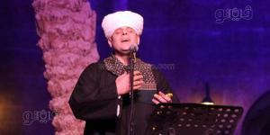 المنشد محمود التهامي ينتهي من تجهيزات حفله في ساقية الصاوي - المدينة برس
