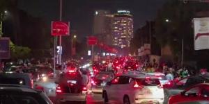 احتفالات المصريين بتأهل مصر لدور الـ 16على كوبري قصر النيل (فيديو) - المدينة برس