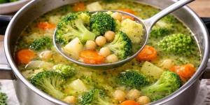 طريقة عمل شوربة الخضار لجميع أفراد الأسرة - المدينة برس