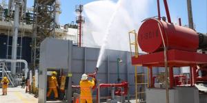 طوارئ بميناء دمياط، محاكاة لإنقاذ سفينة الغاز "ENERGOS WINTER" من تسرب مفاجئ - المدينة برس