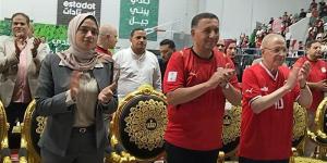 مرتديًا تيشيرت منتخب مصر.. محافظ القليوبية يحتفل بتصدي ركلة جزاء ميسي - المدينة برس