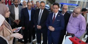رئيس جامعة بنها ونقيب مهندسي مصر يكرمان الفائزين بمشروعات التخرج بكلية الهندسة بشبرا - المدينة برس