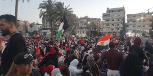 أعلام مصر تعانق علم فلسطين، جماهير الإسماعيلية يهتفون بالنصر لمصر في مباراة الأرجنتين - المدينة برس