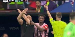 اتحاد الكرة يتقدم بشكوى رسمية ضد حكم مباراة مصر والأرجنتين ويطالب باستبعاده - المدينة برس