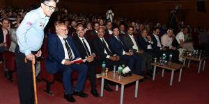 محافظ الدقهلية والفنان محمد رياض يشهدان العرض المسرحي "فتاة المترو" بقصر ثقافة المنصورة (صور) - المدينة برس