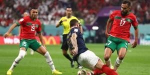 المغرب يسعى إلى كتابة التاريخ الليلة أمام فرنسا في مواجهة ثأرية.. جماهير "أسود الأطلس" تشن حربًا نفسية لإزعاج لاعبي "الديوك".. وخطر الإيقاف يهدد 8 لاعبين من العيار الثقيل - المدينة برس
