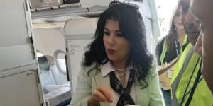 رئيس مصر للطيران للخدمات تتابع عملية تحضير الوجبات للمسافرين - المدينة برس