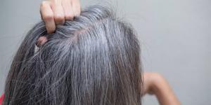 وصفة طبيعية للعناية بالشعر الأبيض ومنحه لونا داكنا - المدينة برس