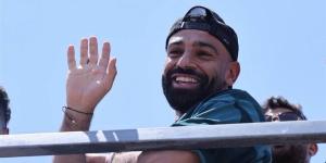 كيف استقبلت الجماهير محمد صلاح عقب وصوله إلي أحد فنادق العلمين؟ (فيديو) - المدينة برس