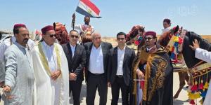 أجواء تراثية واحتفالية، شباب مطروح يرسمون لوحة وطنية في استقبال أبطال المنتخب بمطار العلمين (صور) - المدينة برس