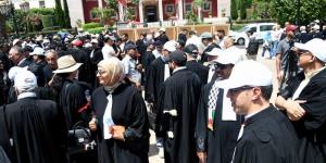 المحامون يتمسكون بالتصعيد رغم إحالة قانون المهنة على المحكمة الدستورية - بوابة المدينة برس