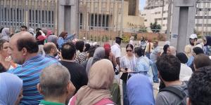 الأسئلة طويلة وغير متوقعة، طلاب الثانوية العامة بالإسكندرية يشتكون من امتحان الرياضيات البحتة (فيديو) - المدينة برس