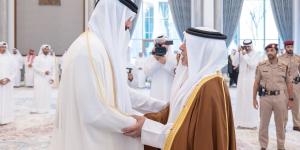 أمير قطر يستقبل وفود المعزين بالشيخ حمد بن خليفة - بوابة المدينة برس
