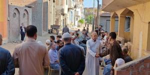 توافد الأهالي على عزاء عمة النجم محمد صلاح بـ "نجريج" في الغربية (فيديو) - المدينة برس