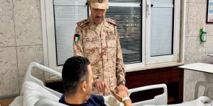 رئيس الأركان  يطمئن على صحة عدد من المصابين من منتسبي القوات المسلحة - بوابة المدينة برس