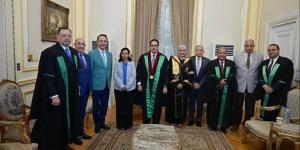 جامعة القاهرة تحتفي بمئوية كلية العلوم ورئيس الجامعة يدشن الكتاب التذكاري والموقع الإلكتروني (صور) - المدينة برس