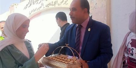 شيكولاتة اختتام الامتحانات، "العبور التعليمية" توزع حلوى على طلاب الثانوية العامة (صور) - المدينة برس