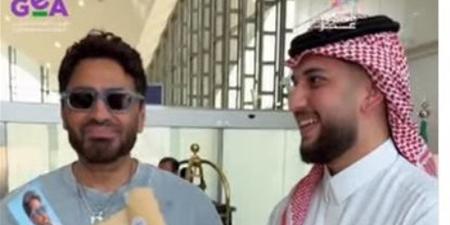بعد طرح ألبومه الجديد، تامر حسني يصل جدة استعدادا لحفله غدا (فيديو) - المدينة برس