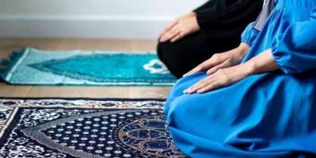 للنشر 6م// هل يجوز للمرأة الصلاة بحضرة الرجال غير المحارم؟ رد غير متوقع من الإفتاء - المدينة برس