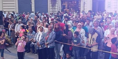 "شارع الفن" يواصل إبداعه في الإسكندرية، عروض ثقافية احتفالًا بالعيد القومي الـ 74 - المدينة برس