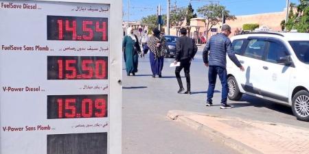 مهنيو الطاكسيات يشتكون وقف دعم الغازوال وانتشار "فوضى التطبيقات" - بوابة المدينة برس