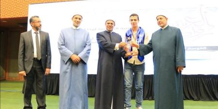 رئيس "منطقة الدقهلية" يهنئ يوسف محمود الثالث على الجمهورية في الثانوية الأزهرية - المدينة برس