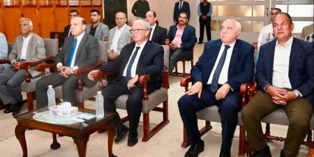 نائب رئيس الوزراء ومحافظ الغربية يتفقدان أعمال تطوير شركة مصر للغزل والنسيج بالمحلة - المدينة برس