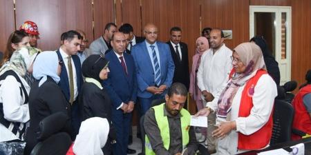 وزير العمل ومحافظ الإسكندرية يتفقدان موقع مشروع القطار السريع - المدينة برس