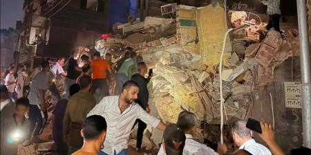 انهيار عقار مكون من 4 طوابق بالغربية والبحث عن أشخاص داخل محال تجارية وآخرون تصادف مرورهم (صور) - المدينة برس