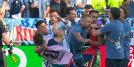بعد معركة المونديال، لاعب منتخب الأرجنتين يشعل أزمة جديدة مع بوكا جونيورز (فيديو) - المدينة برس