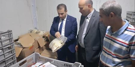التحفظ على 5.6 طن عسل أسود مجهول المصدر داخل مصنع غير مرخص بالغربية (صور) - المدينة برس