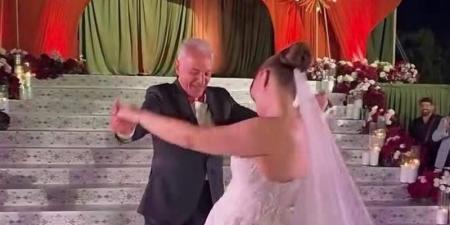 بالأحضان والرقص، محمود حميدة يحتفل بزفاف ابنته أمنية (صور) - المدينة برس