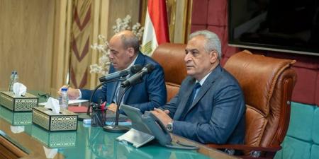 وزير الإنتاج الحربي يوجه رسالة حاسمة للعاملين: الانضباط أولًا ومحاسبة المقصرين - المدينة برس