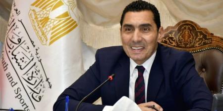 جوهر نبيل يكرم منقذي حمام سباحة مركز شباب الجزيرة (فيديو) - المدينة برس