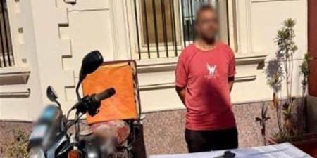 بيطاردوني وعايزين يقتلوني، القصة الكاملة لعامل توصيل أثار الجدل بفيديوهات ملاحقة السيارات في القاهرة - المدينة برس