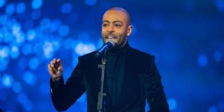 تامر عاشور يفاجئ جمهور قرطاج بأغنية لفضل شاكر (فيديو) - المدينة برس
