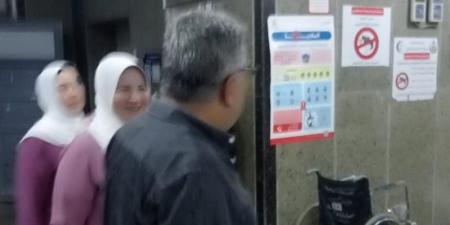 محافظ الدقهلية يتفقد مستشفى جمصة في زيارة مفاجئة ويشيد بانضباط الفرق الطبية - المدينة برس