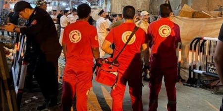 الهلال الأحمر يتحرك لموقع انهيار عقار عزبة أبو حشيش بحدائق القبة (صور) - المدينة برس