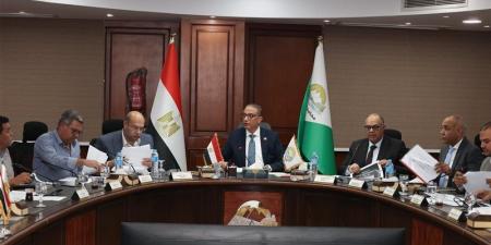 محافظ الجيزة يتابع طلبات تقنين أوضاع التعديات على أراضي أملاك الدولة - المدينة برس