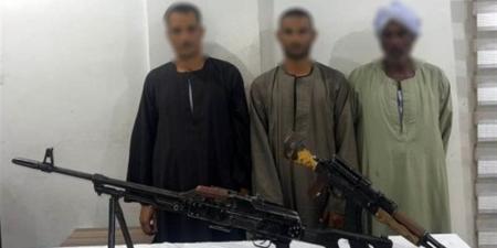 صور عمرها 13 عاما تكشف حكاية أسلحة نارية في قنا، الأمن يفك لغز الواقعة (صور) - المدينة برس