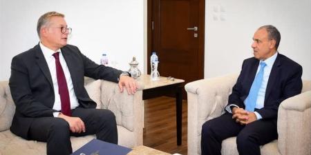 وزير الخارجية يبحث مع كريم بدوي الترويج للاستثمار في قطاعي البترول والتعدين في مصر - المدينة برس