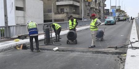 استكمال تنفيذ الأعمال النهائية للفواصل المعدنية بكوبري دمنهور العلوي لإعادة فتحه مساء اليوم - المدينة برس