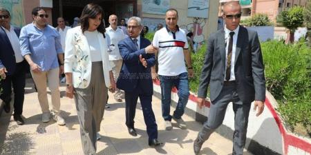 علاج وملابس وأغذية، محافظ بني سويف ونبيلة مكرم يتفقدان قافلة التحالف الوطني - المدينة برس