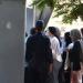 تفتيش طلاب الثانوية العامة قبل دخول لجان الجيزة - المدينة برس