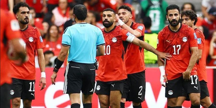أخبار الرياضة اليوم: نجل معتمد جمال يؤكد انفراد فيتو ويهاجم إدارة الزمالك، أندية إنجليزية وإسبانية تراقب نجم الأهلي بعد تألقه في المونديال، فيفا يرضخ لنداءات مصر وإيران ويمنع الترويج للمثلية - المدينة برس