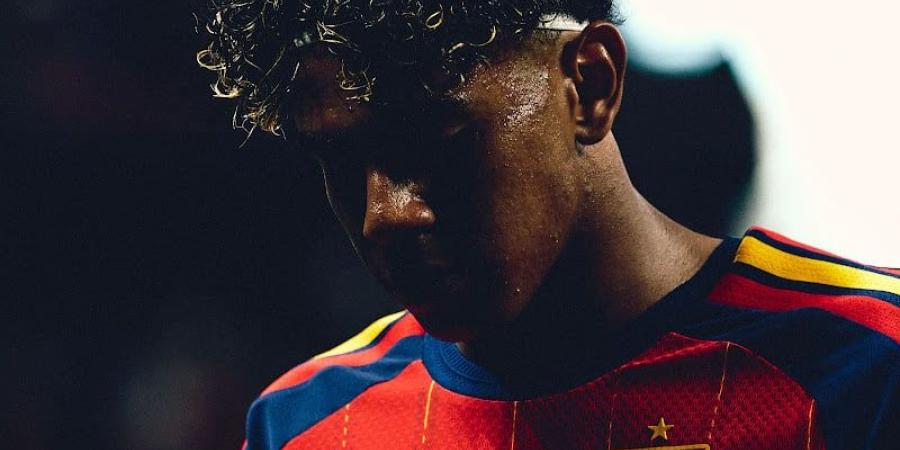لامين يامال يتمسك بالمنتخب الإسباني - بوابة المدينة برس