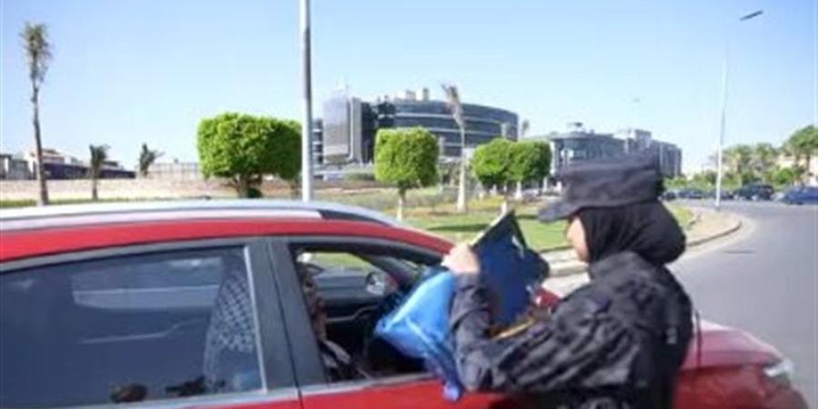 الداخلية تشارك المواطنين احتفالات ذكرى ثورة 30 يونيو وتوزع الهدايا في مختلف المحافظات (فيديو) - المدينة برس